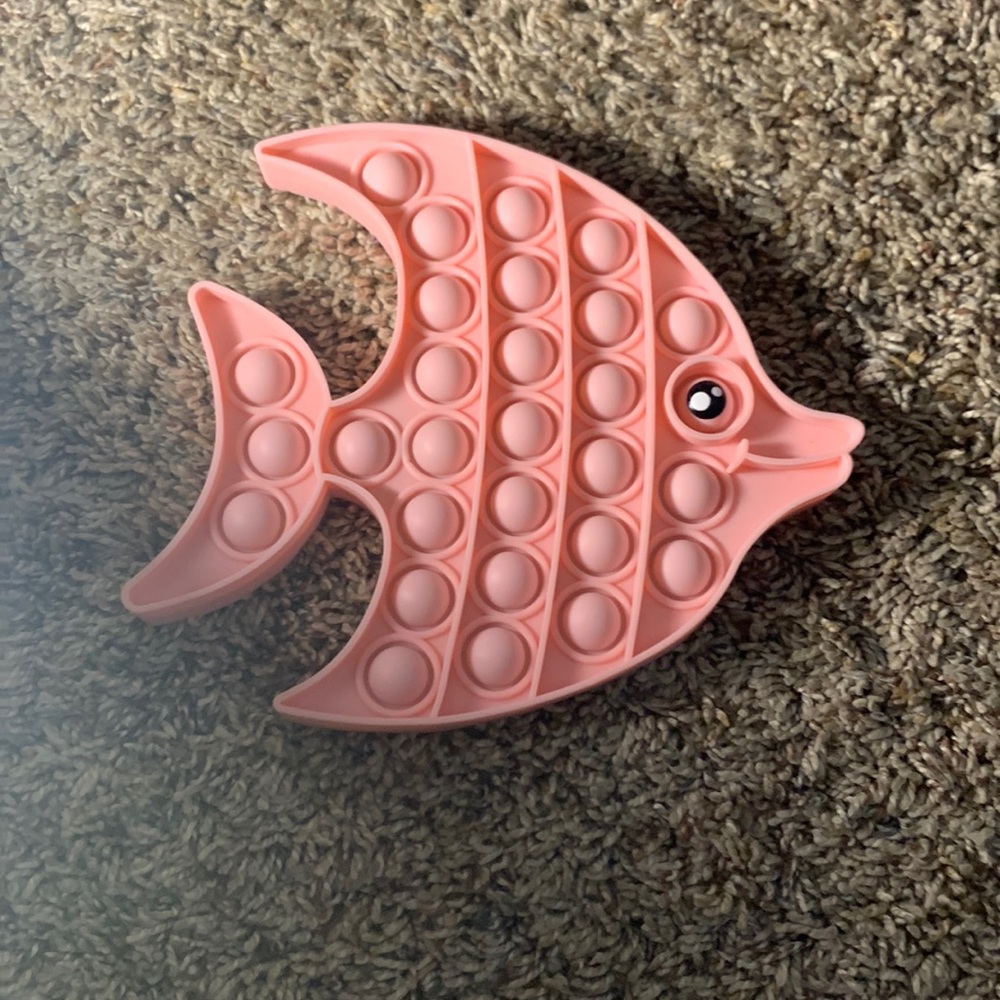 pink fish pop it